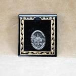 LP100-1      $2.00

Beautiful detail of the governor's palace adorn this lapel pin.