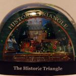 SN2030        $3.50

A beautiful scene of the Gov.'s Palace under a glitter of snow is in this Historic Triangle snow globe.

