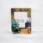Historic Triangle die-cut plastic photo frame. Photo size is 2" x 2 7/8".

MG163 $2.00